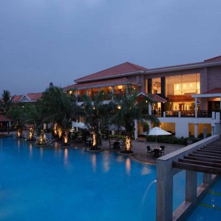 ปาล์ม เมดโดวส์ รีสอร์ต Hotel บังกาลอร์ ภายนอก รูปภาพ