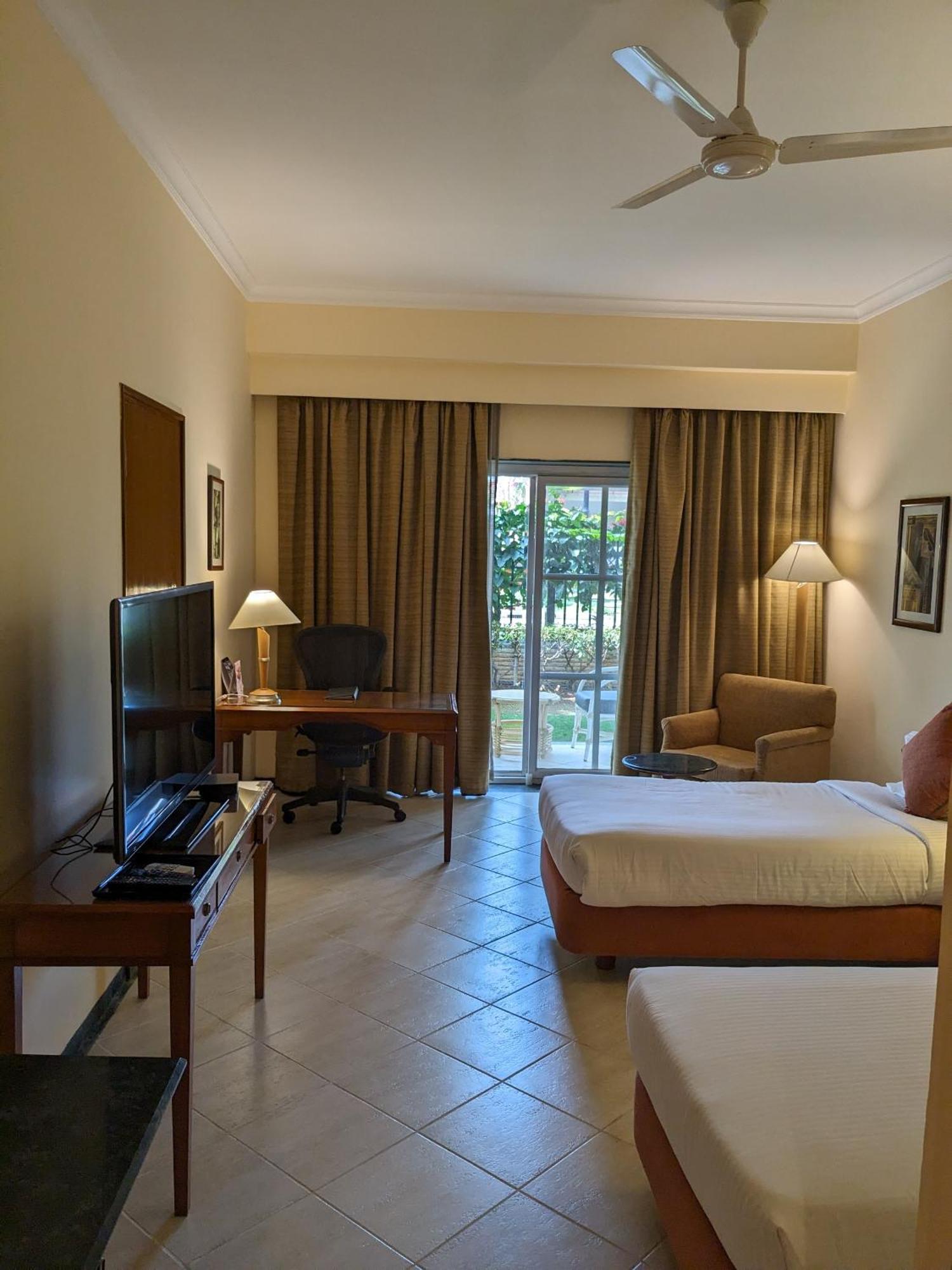 ปาล์ม เมดโดวส์ รีสอร์ต Hotel บังกาลอร์ ภายนอก รูปภาพ