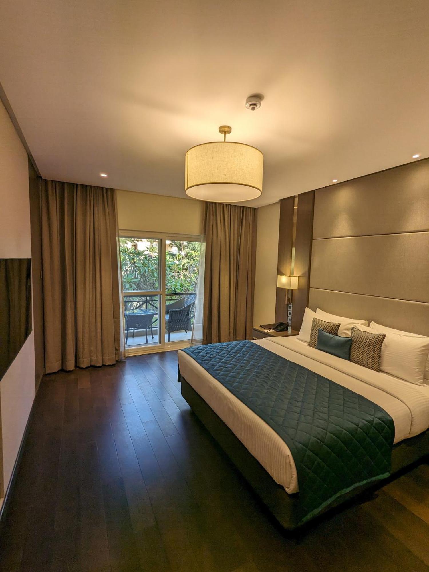ปาล์ม เมดโดวส์ รีสอร์ต Hotel บังกาลอร์ ภายนอก รูปภาพ