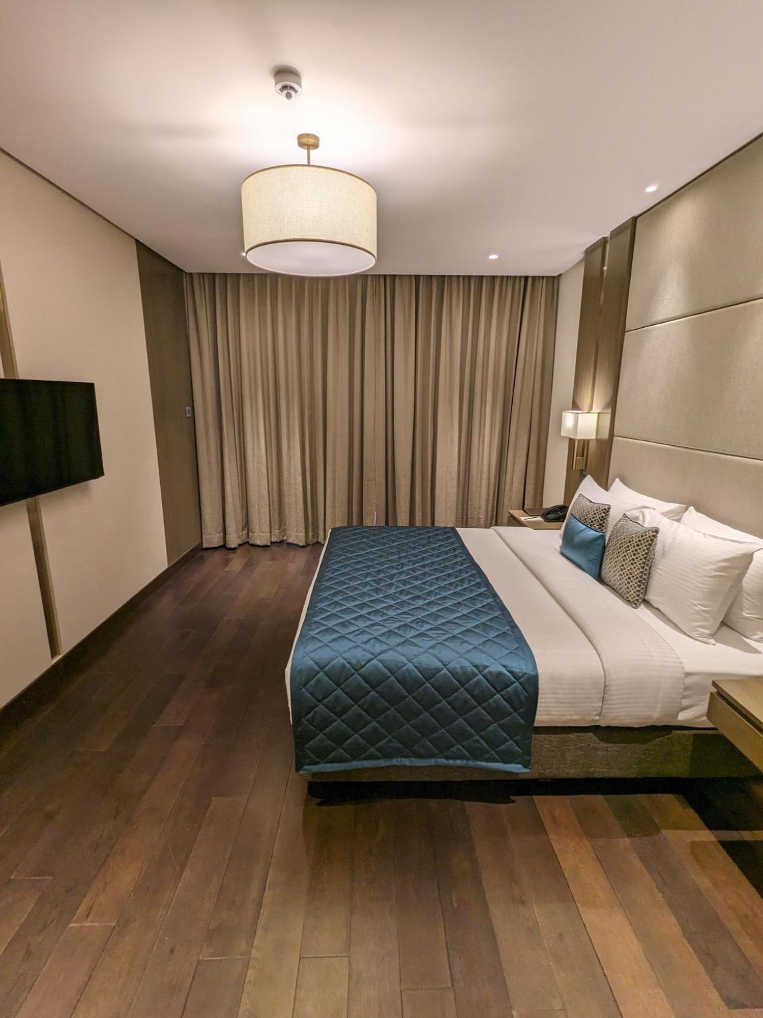 ปาล์ม เมดโดวส์ รีสอร์ต Hotel บังกาลอร์ ภายนอก รูปภาพ