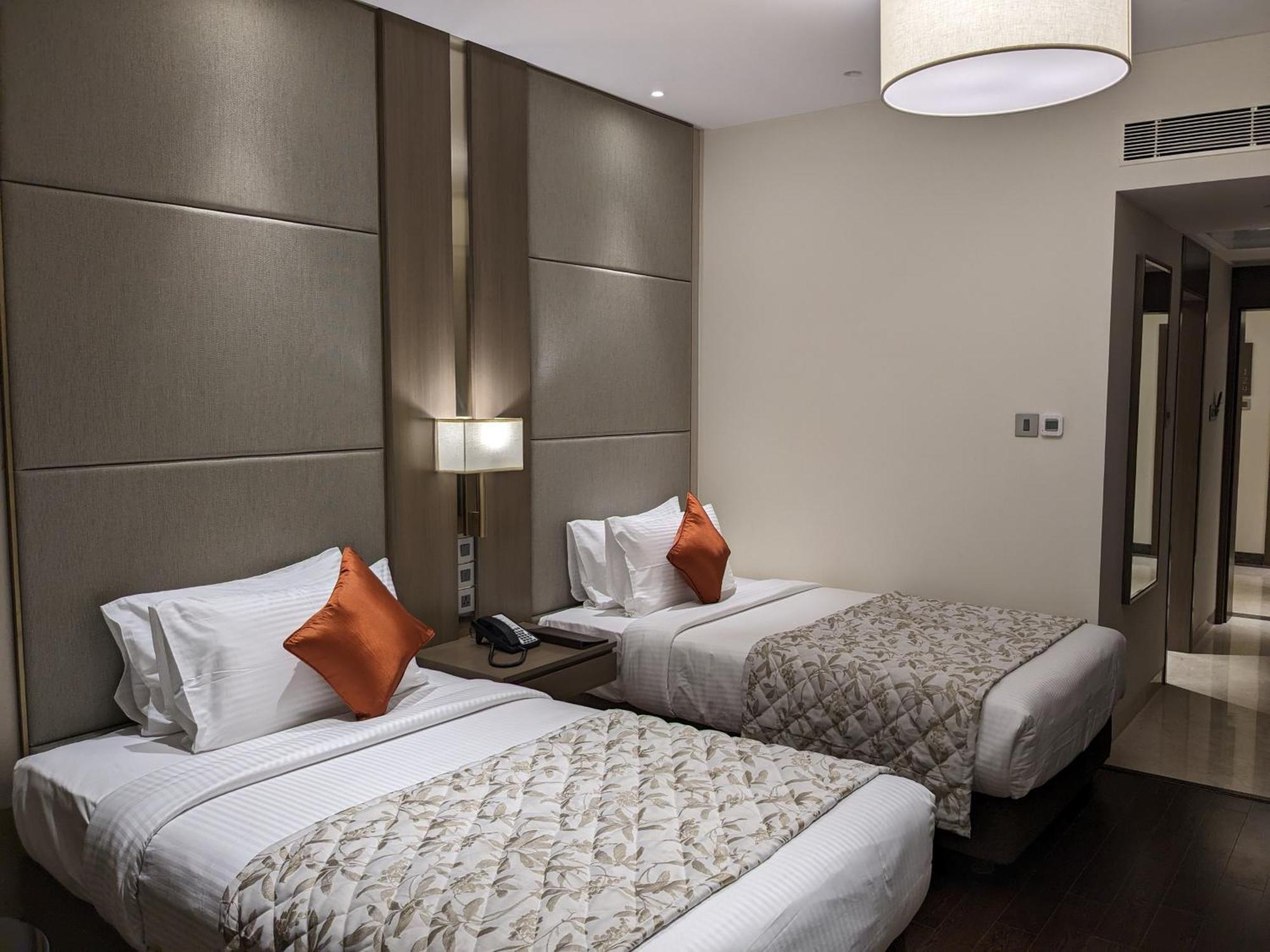 ปาล์ม เมดโดวส์ รีสอร์ต Hotel บังกาลอร์ ภายนอก รูปภาพ
