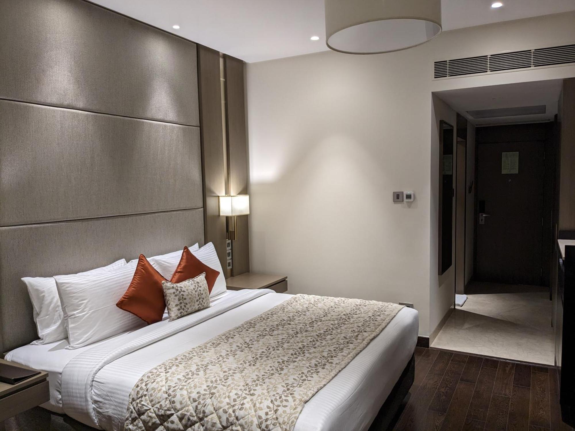ปาล์ม เมดโดวส์ รีสอร์ต Hotel บังกาลอร์ ภายนอก รูปภาพ